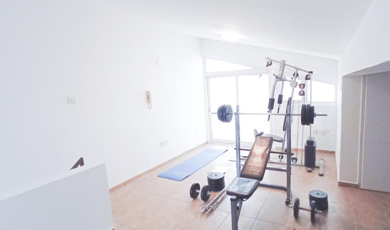 Luxury Private Rooms -Sea View, Netflix, Gym- 5 Min From Beach! - Private Room In Shared Apartment Ларнака Екстериор снимка