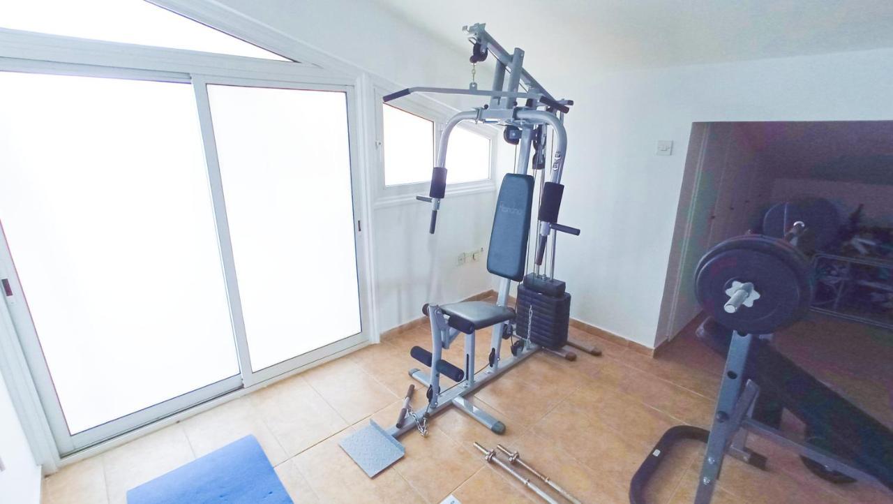 Luxury Private Rooms -Sea View, Netflix, Gym- 5 Min From Beach! - Private Room In Shared Apartment Ларнака Екстериор снимка